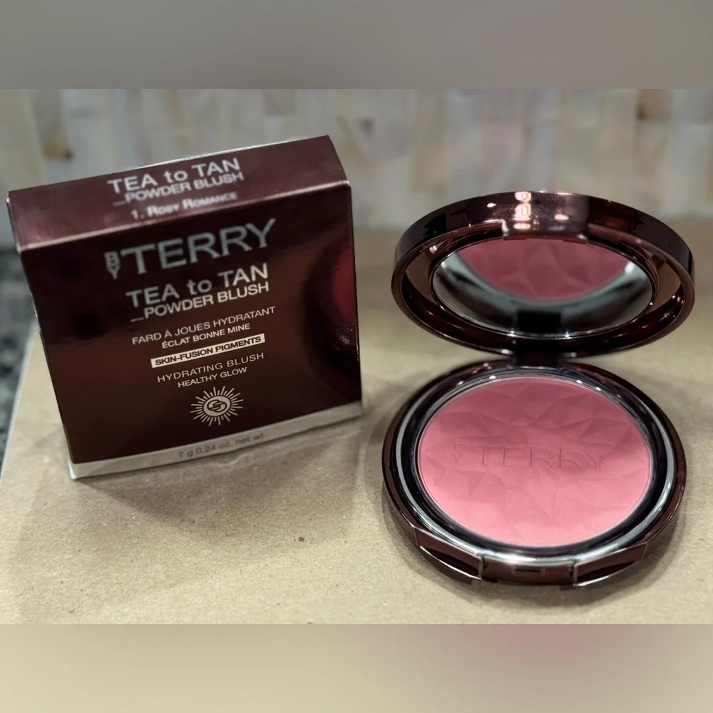 By Terry Tea to Tan Hydrating Healthy Glow Powder Blush in Shade Rosy Romance